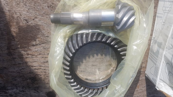 New 4.1 crown wheel and pinion OEM.jpg