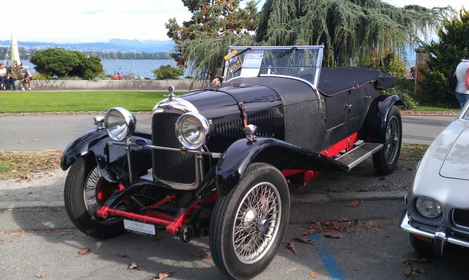 Lagonda_2.0_L_high_chassis_Speed_model_tourer_1928_in_Morges_2012.jpg