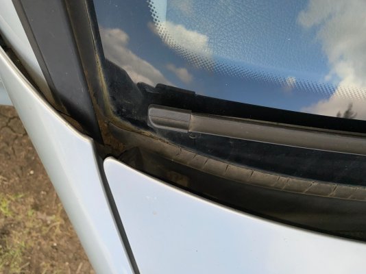 3. Windscreen surround.JPG