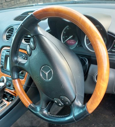 SL 500 Steering Wheel.jpg