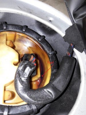 E55 AMG right fuel pump.jpg