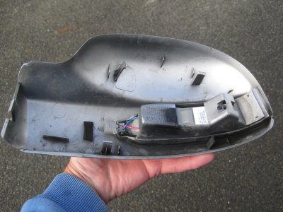 Wing mirror plate/cover removal