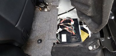 W164 SAM unit under back seat.jpg