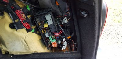 W164 Rear fuse box with no SAM.jpg