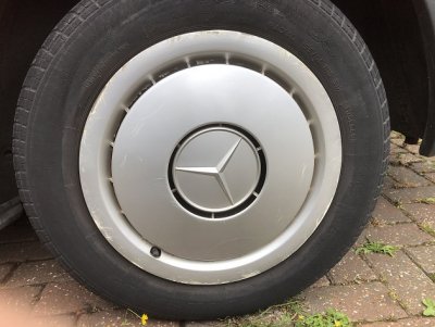 w124hubcap.jpg