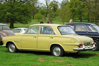 1280px-Vauxhall-Victor-FB-Super-1508cc-registered-July-1962-02-1[1].jpg