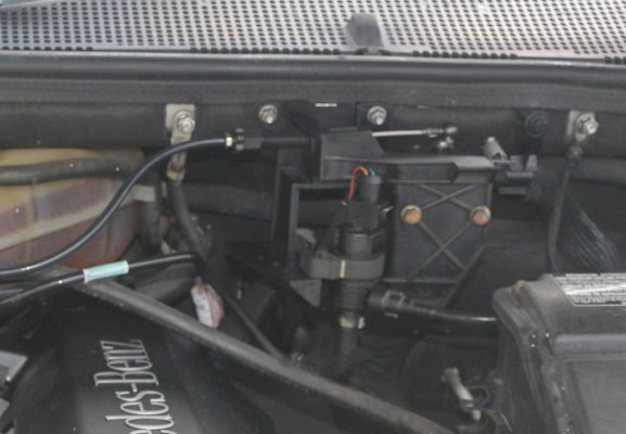 throttle cable attachment.jpg