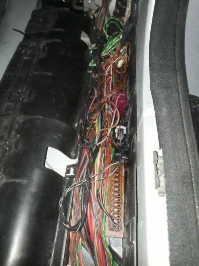 Footwell CAN Bus _ 24 connectors.jpg