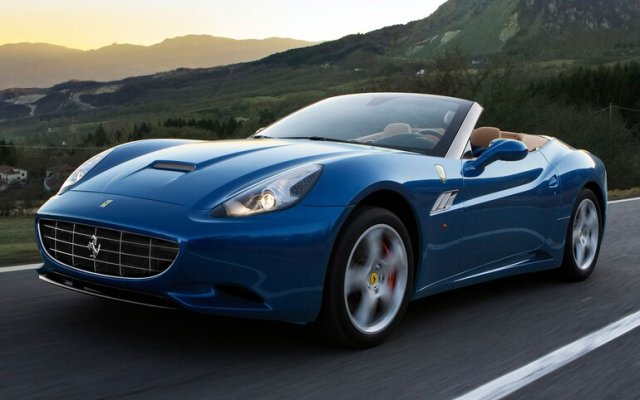 2013-Ferrari-California-front-three-quarters-view1.jpg