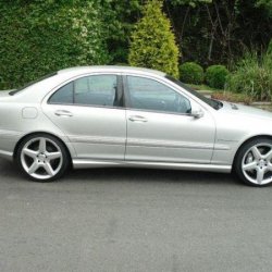 mercedes benz c class saloon c32 4dr auto 2056269548 640x480