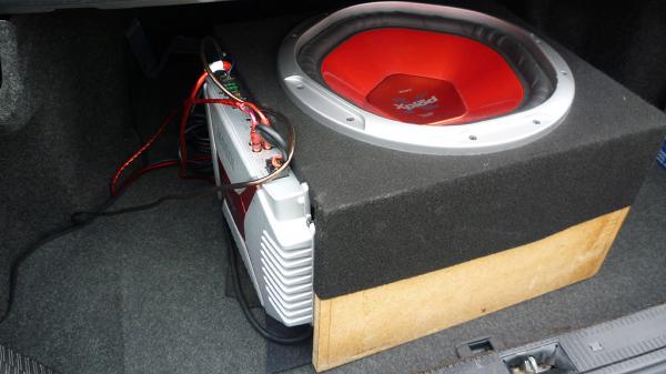 1000watt Sony Xplod Amp + Sub