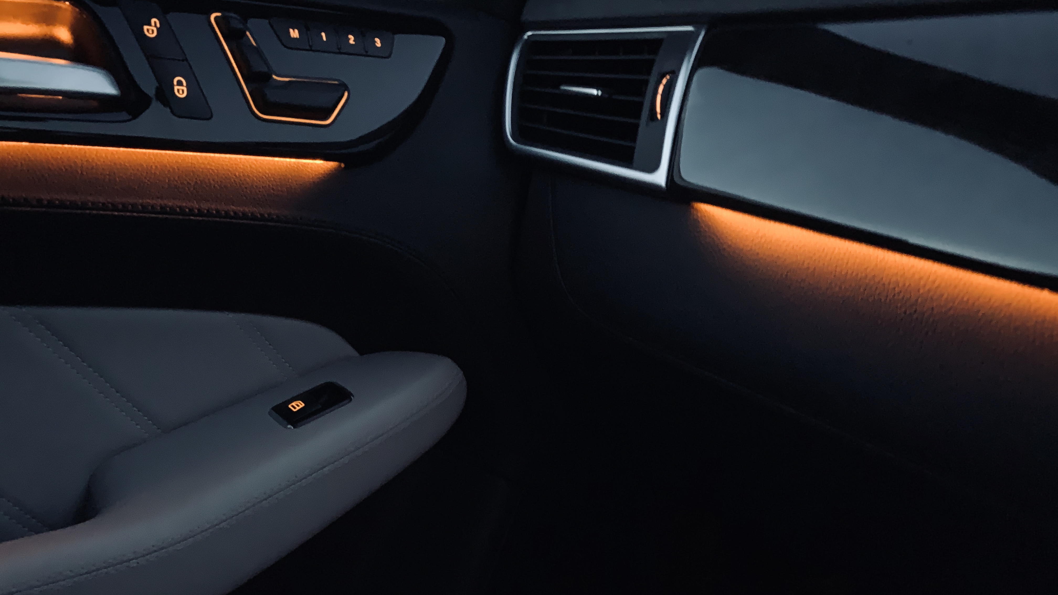 Ambient lighting in W166