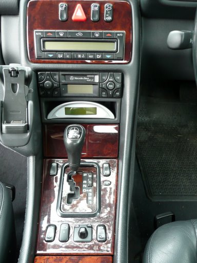 Digital climate control, Nokia phone kit, 6 CD multi-chnager and good aftermarket rear parking sensor