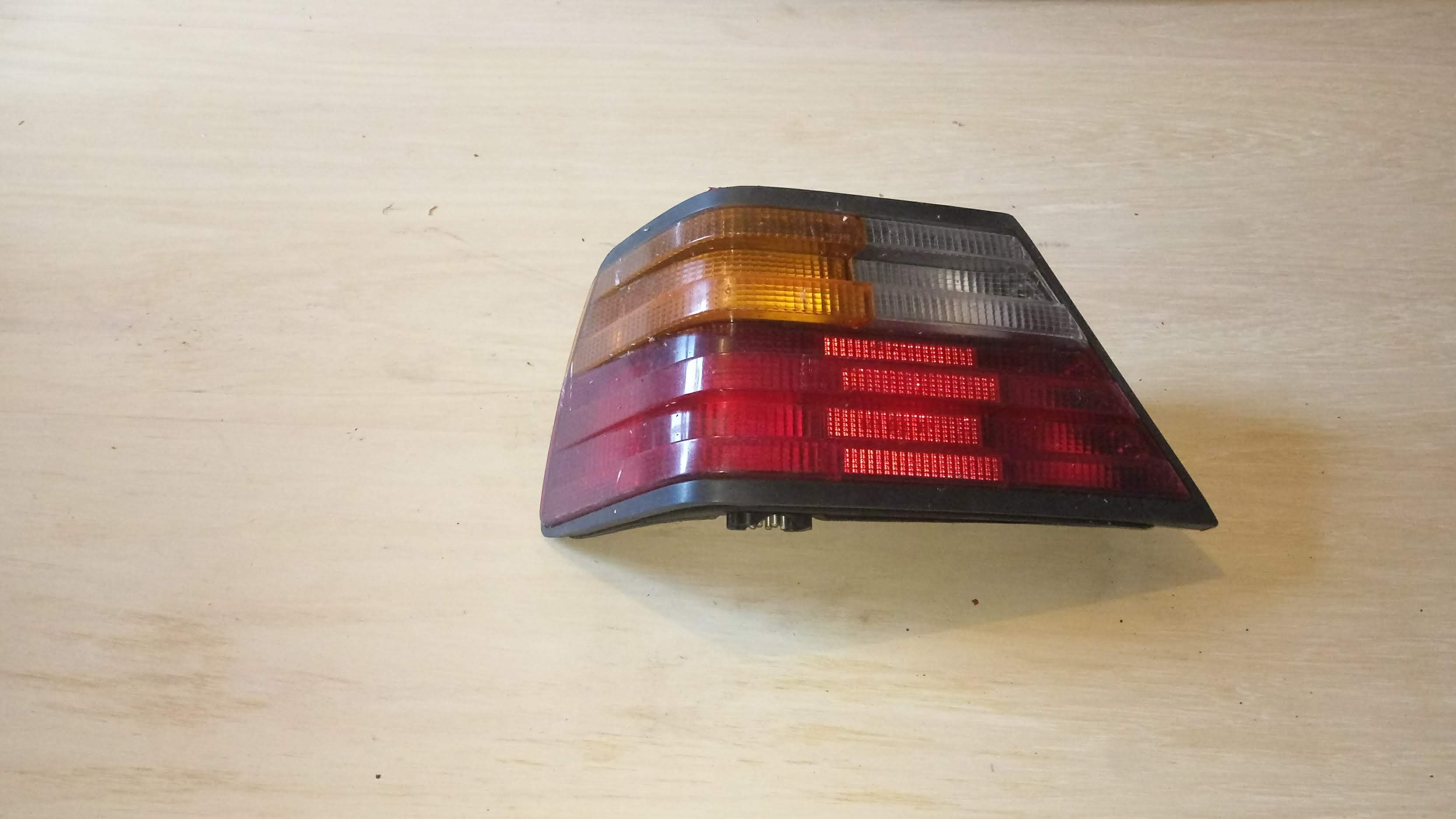 Left side rear light cluster