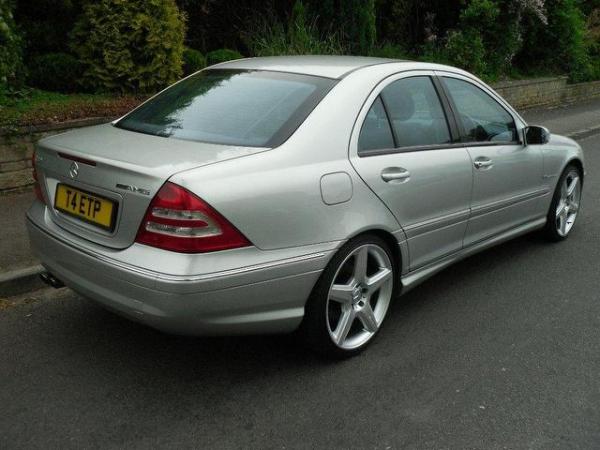 mercedes benz c class saloon c32 4dr auto 2056269549 640x480