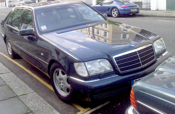 My W124 temporarily parked (Bank Holiday) behind a very nice C123!I decided it was time to give my car its first 'clean' since I applied GTechniq C1 a