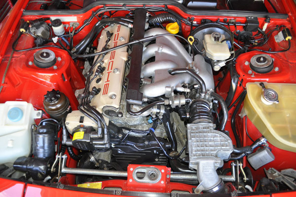 Porsche944S2 engine