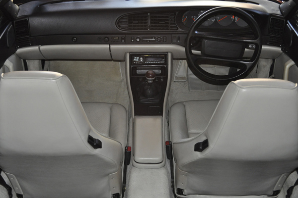 Porsche944S2 interior