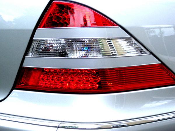 W221 style LED tail lights